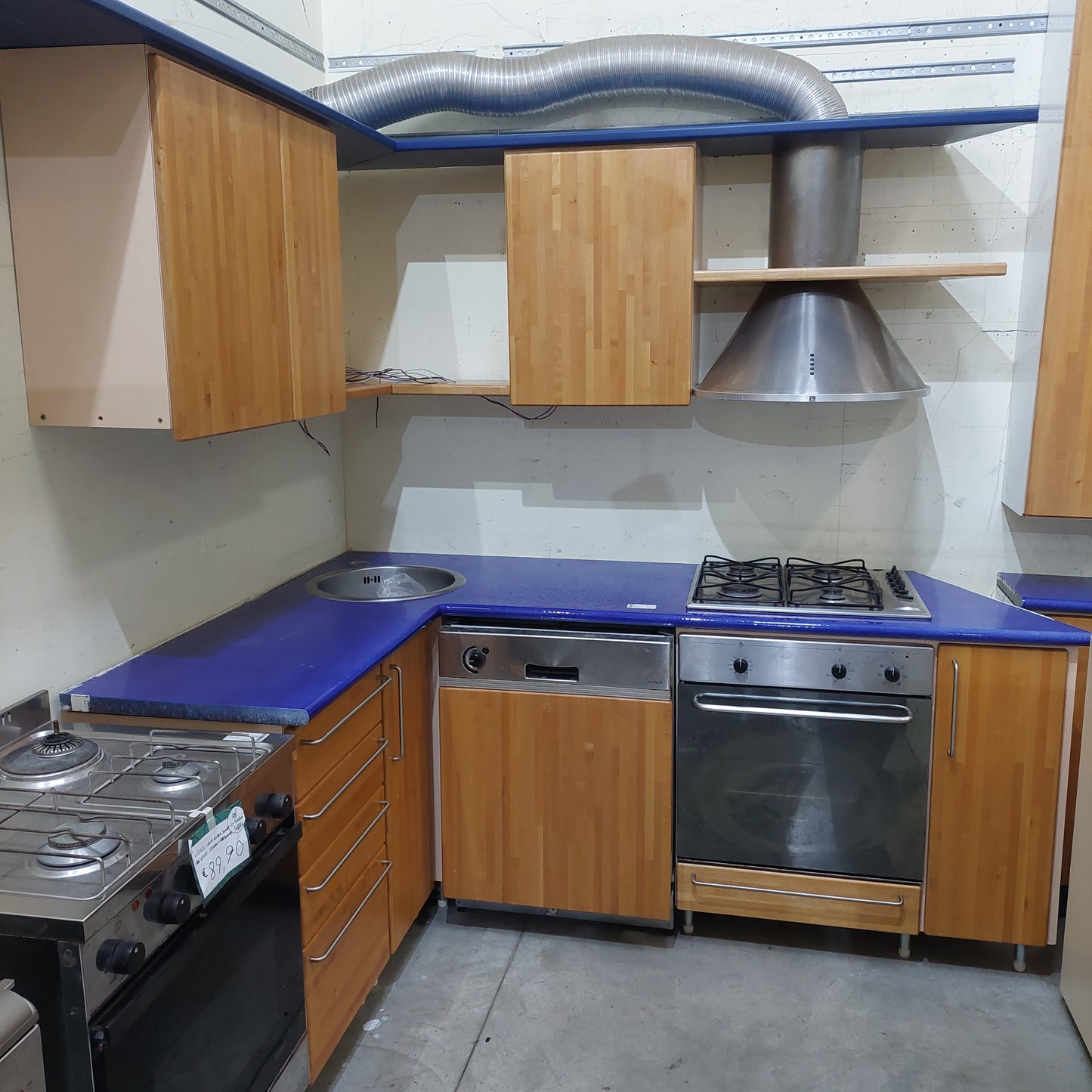 Cucina Angolare Legno / Top Pietra Lavica Blu