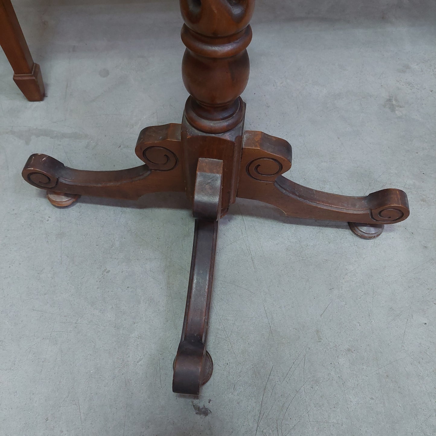 Piantana Appendiabiti* Legno/ottone
