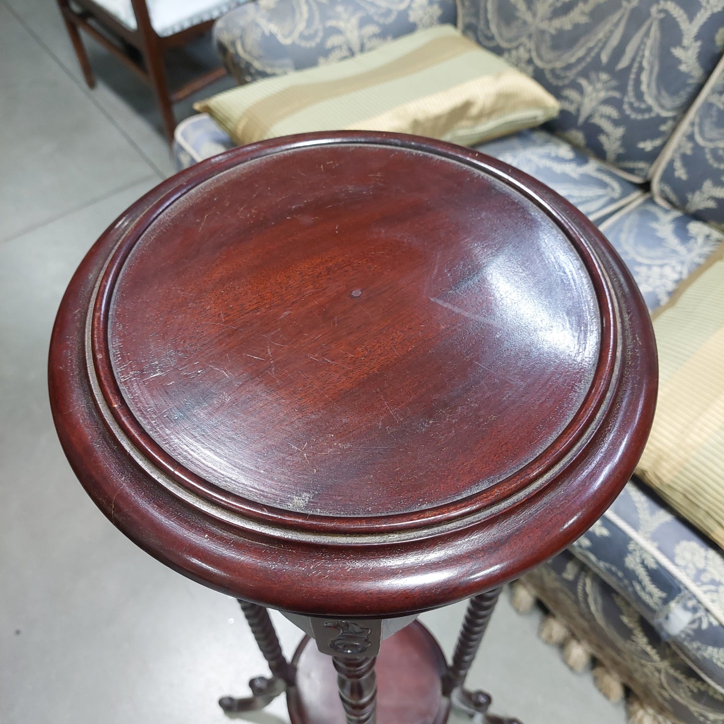 Alzatina Etnica Legno 4/piedi Torchon Cm47x47x103h