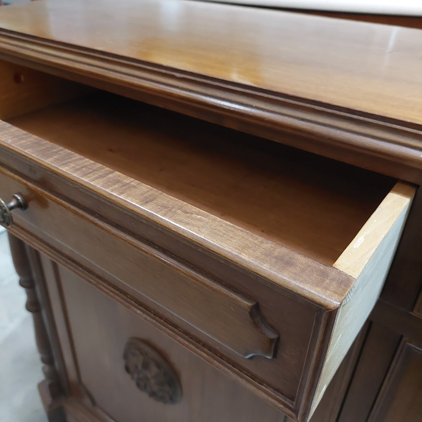Credenzina Legno 2/c 2/s Cm133x35x87h