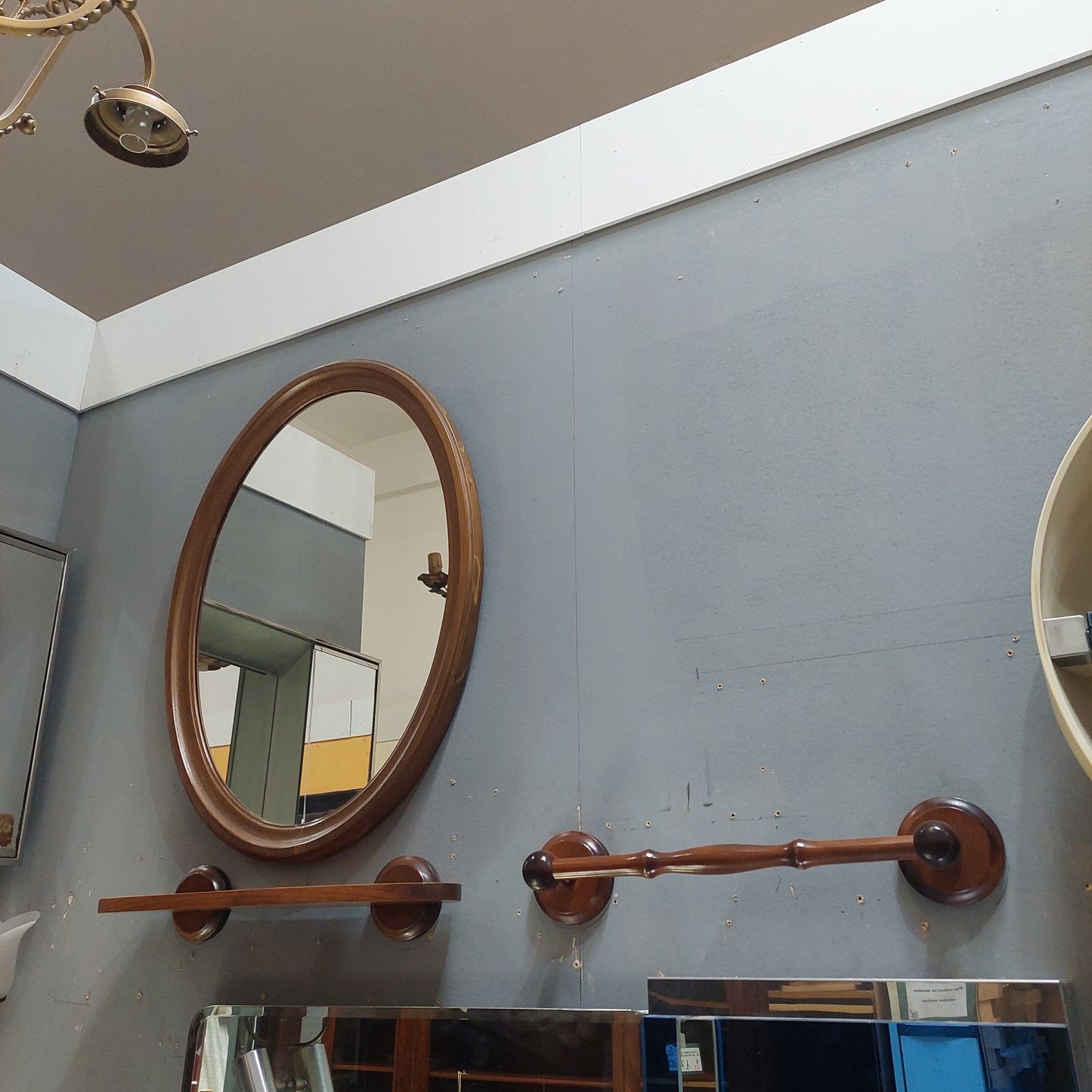 Set Specchio Bagno Ovale Con Mensola E Portasciugamani Legno