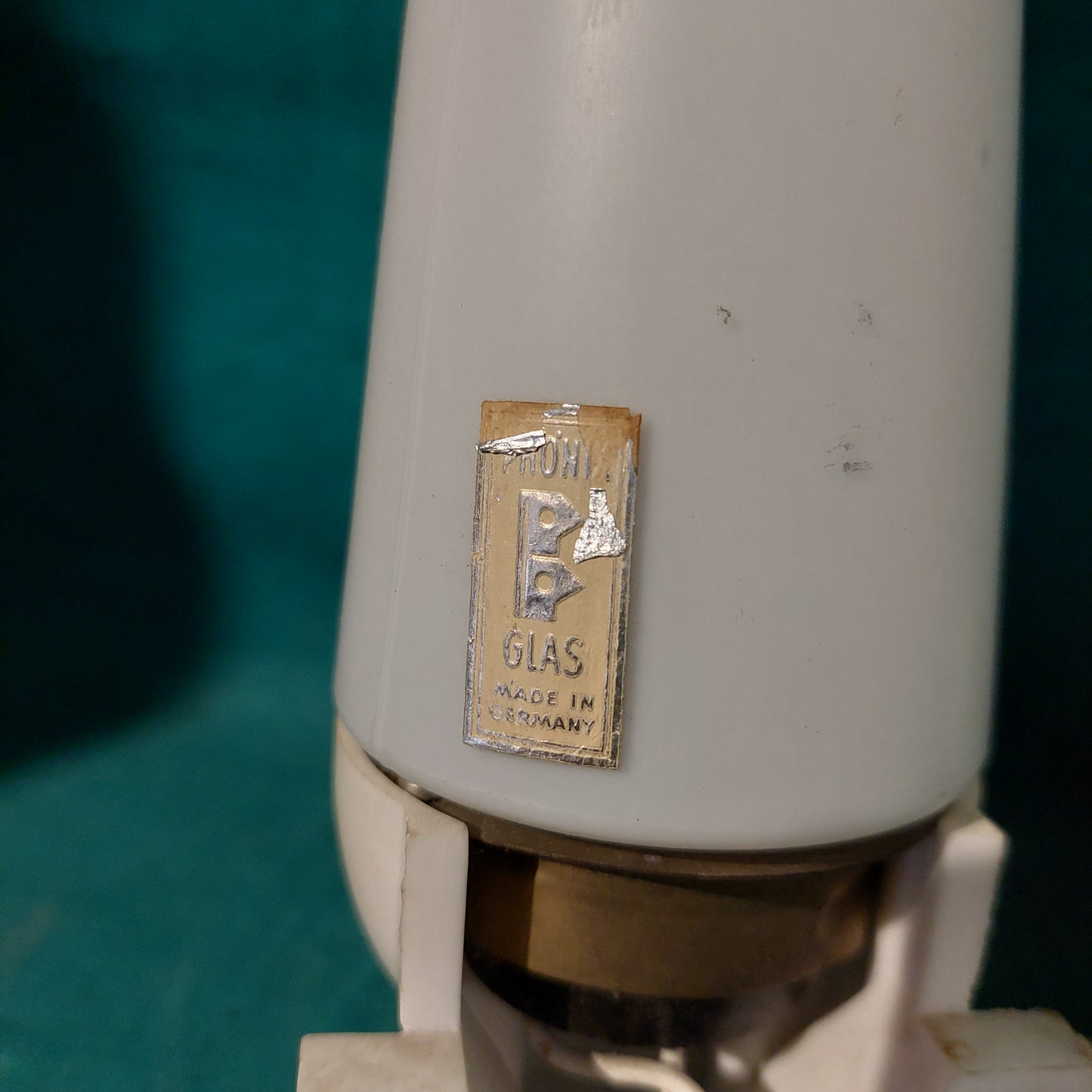 Applique Cono Opalino Bianco Anni '60 H21 (51882)