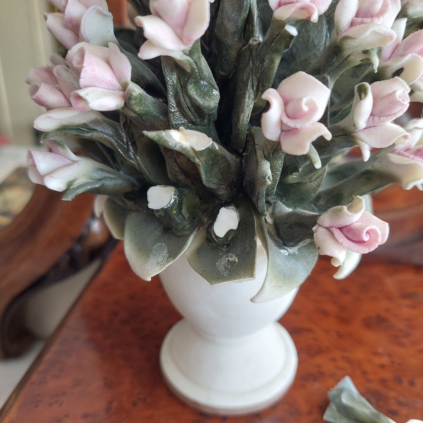 Vaso Con Roselline Porcellana* Capodimonte