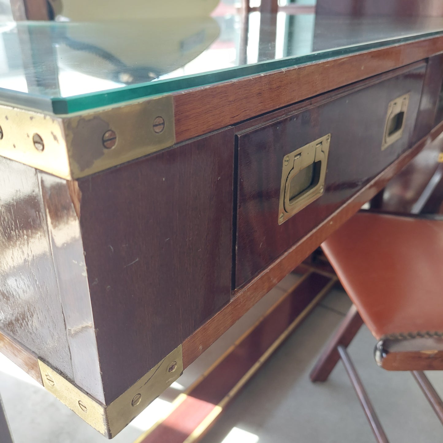 Scrivania 2/c Legno Ottone Piano Cristallo St.marinaro Con Sedia