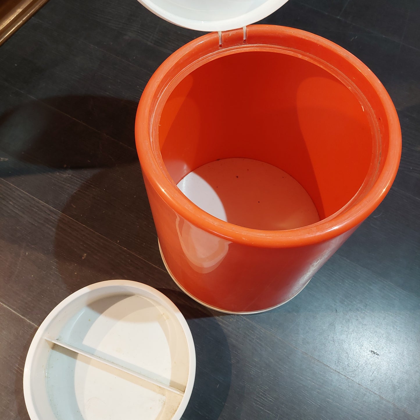Sgabello Contenitore Vintage Arancio E Bianco