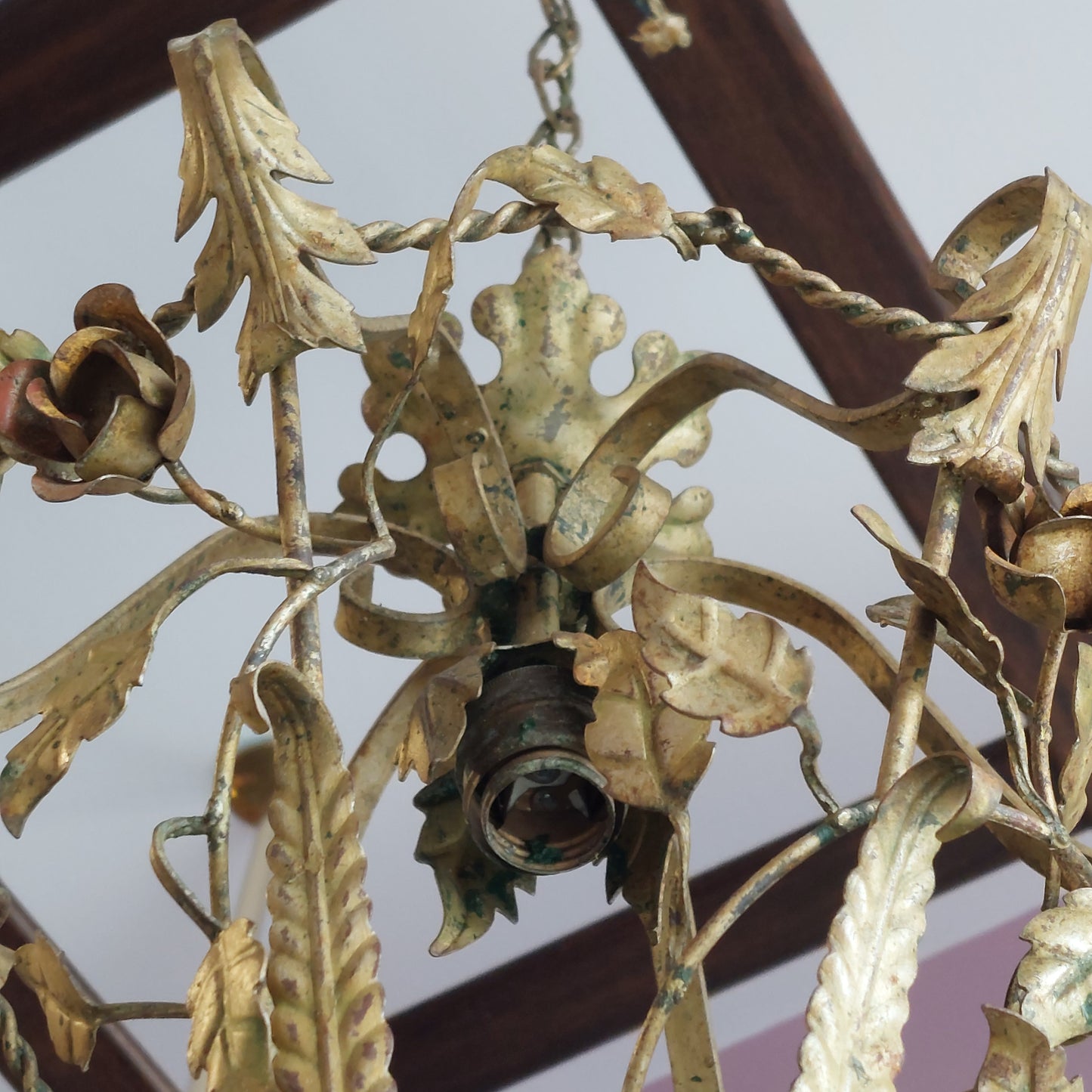 Lampadario Ferro Dorato Con Roselline 1/luce