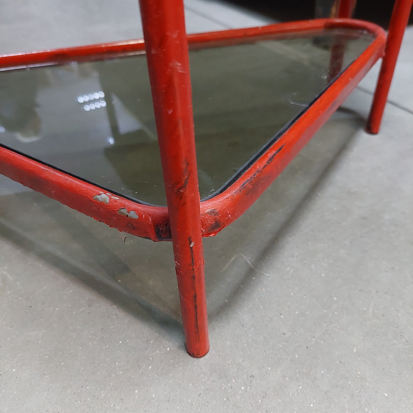 Angoliera* Ferro Rosso 3 Ripiani Vetro Fumè Cm48x30x90h