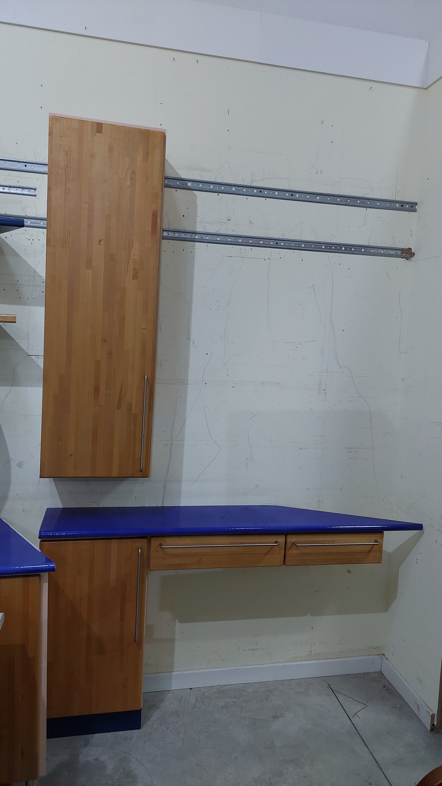 Cucina Angolare Legno / Top Pietra Lavica Blu