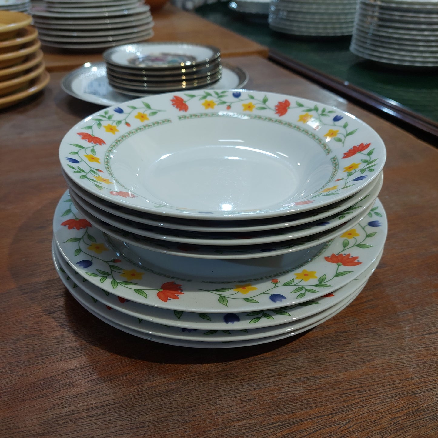 Set/4 Piatti Fondi* + 4 Piatti Piani Porc Dec Fiori