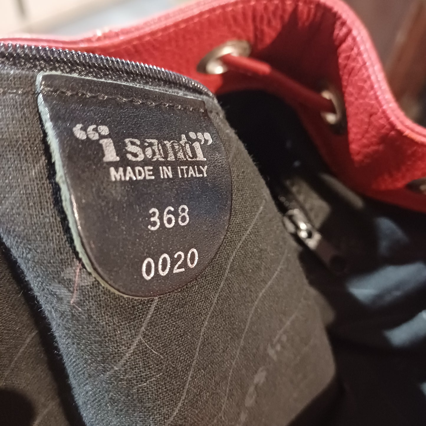 Borsa Rossa A Secchiello In Pelle I Santi