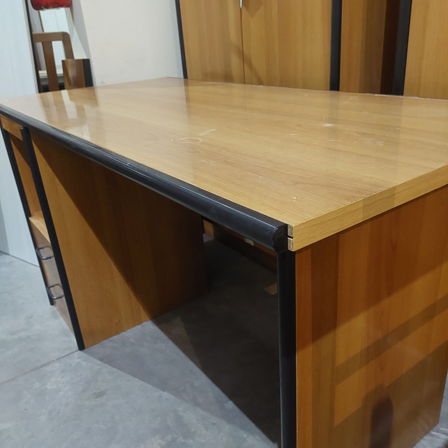 Scrivania Con Cassettiera 2/c Cm150x73x79h
