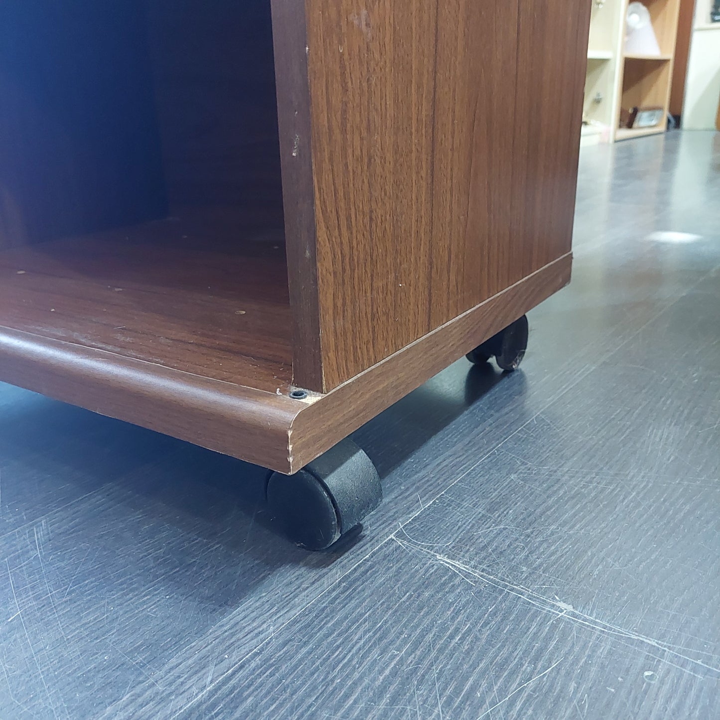 Mobile Stereo Con Ruote