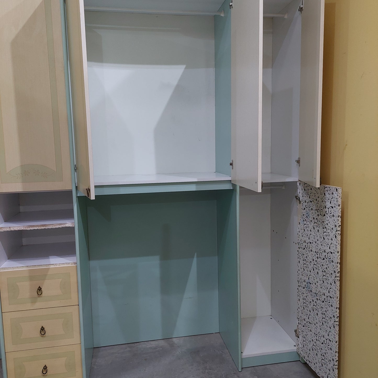 Cameretta Verde/beige 9/ante 3/cassetti Cm350x58x260h