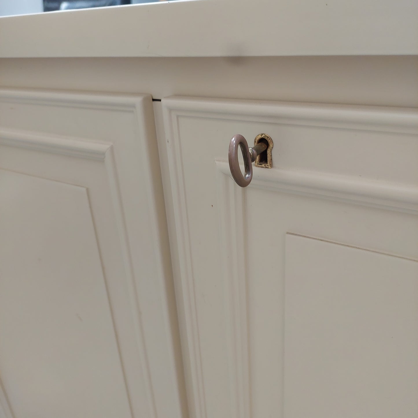 Credenzina Bianca In Legno 2 Ante Cm 106x47x84h