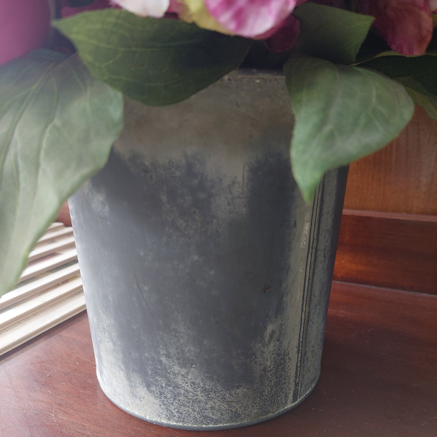 Vaso Metallo Con Fiori Finti