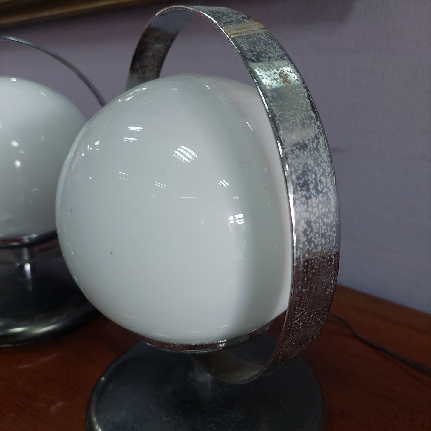 Coppia Abat Jour Cromata/sfera Vetro Opalino Space Age 1/l