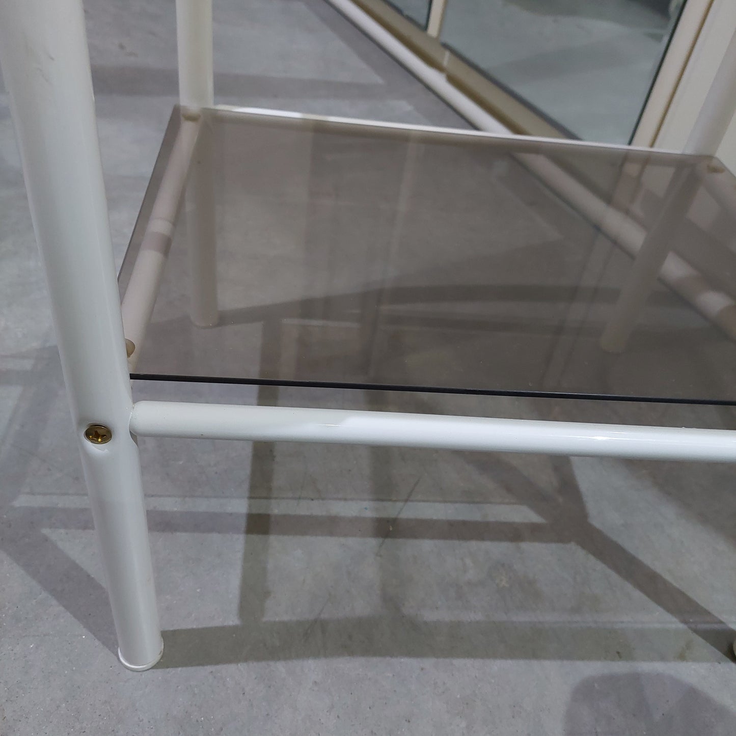 Comodino Metallo Bianco Vetro Fumè Cm44,5x35,5x71h
