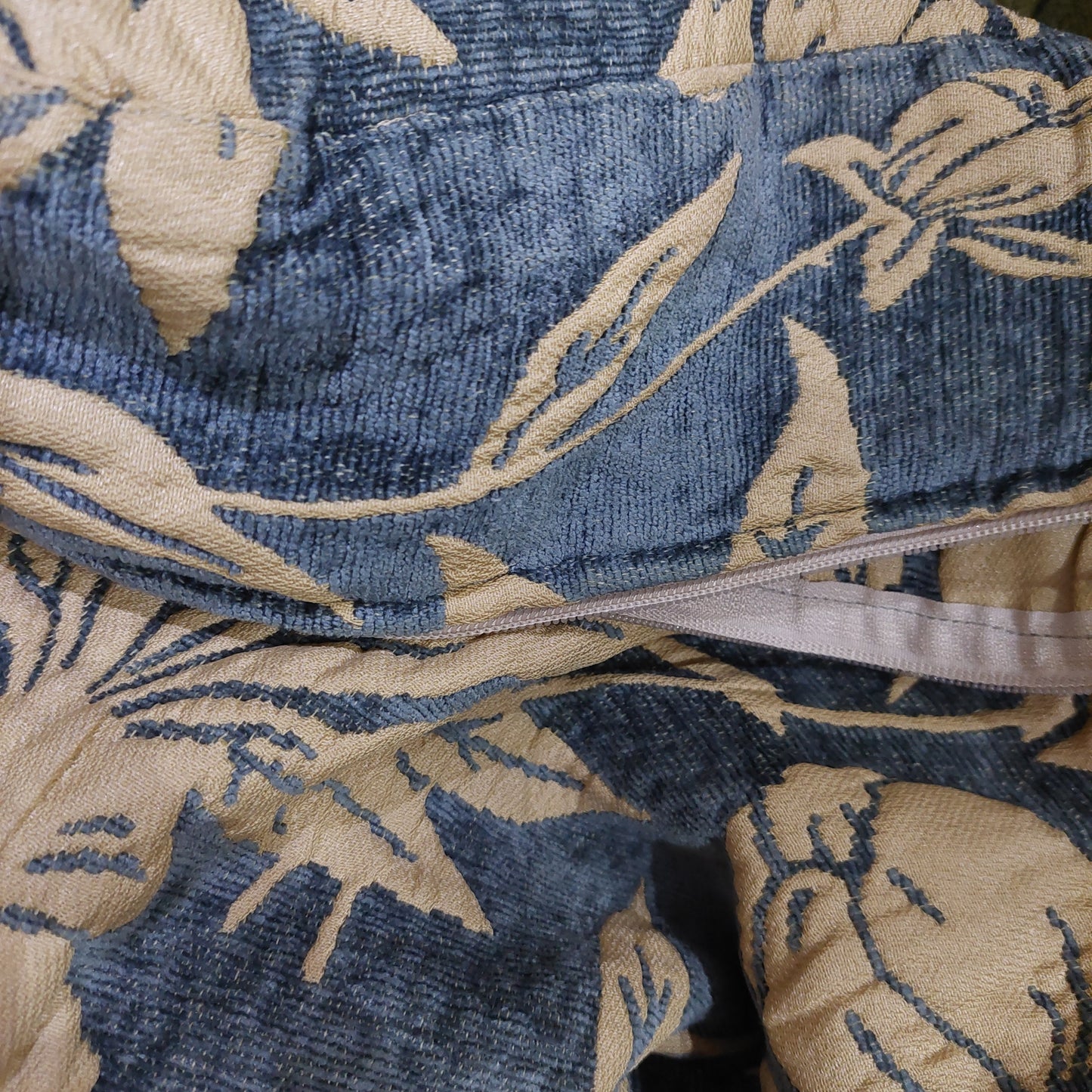 Set/copripoltrona + 2 Copricuscini Damascato Fiori