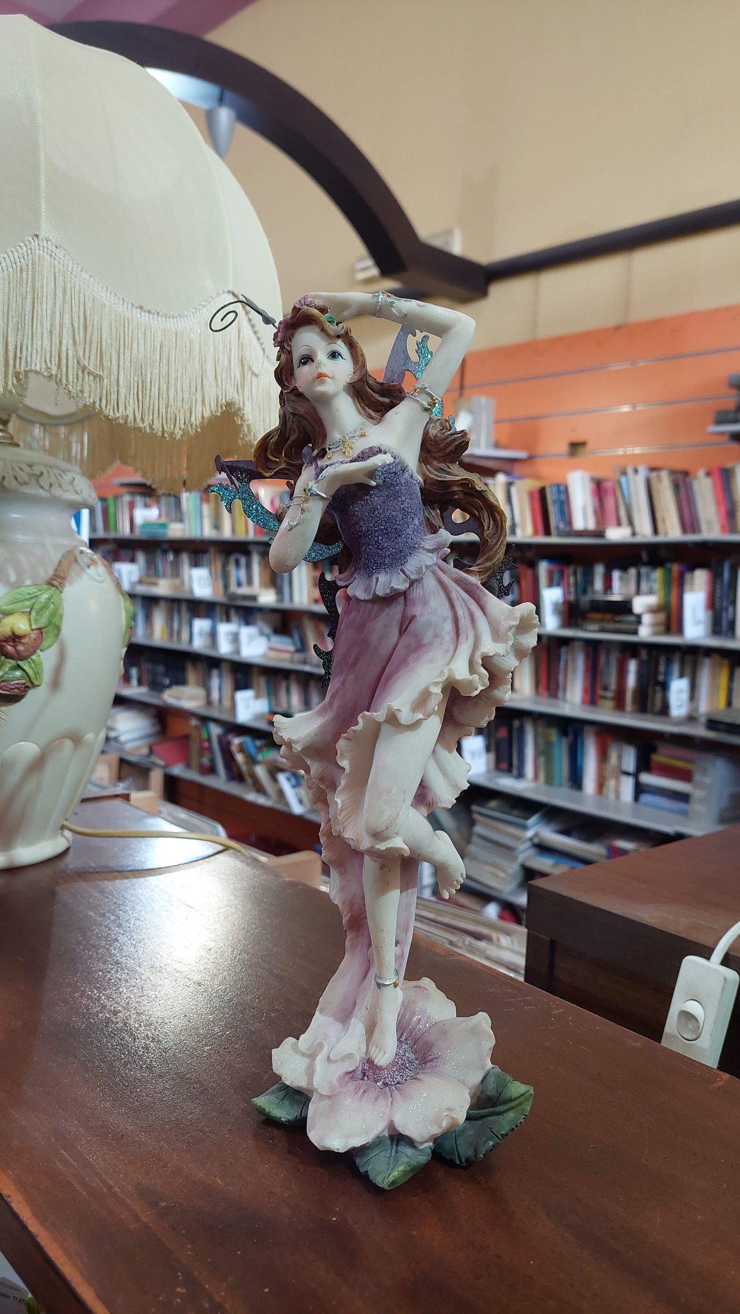 Statuina Fata Su Vite H33