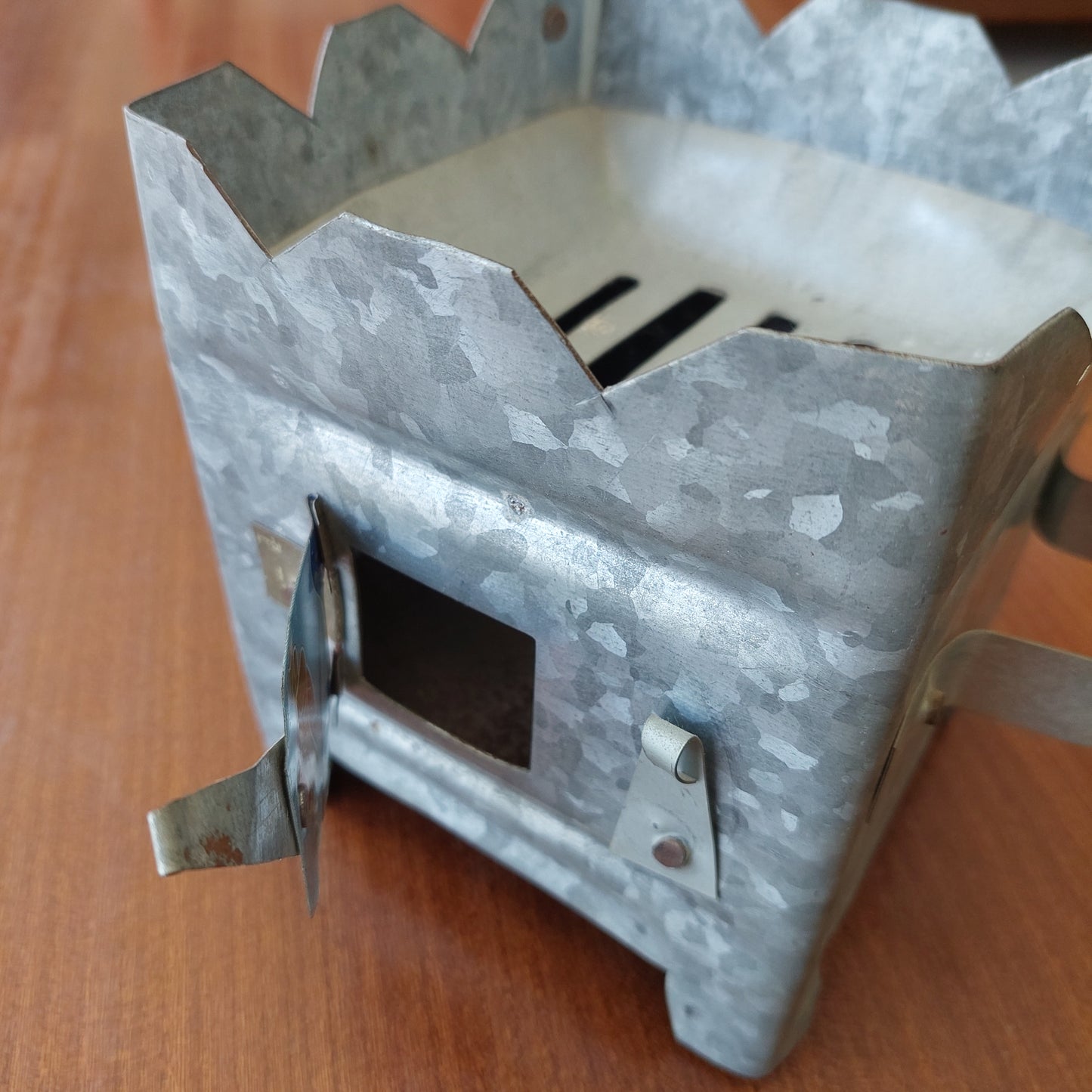 Mini Griglia Portatile Artigianale In Latta
