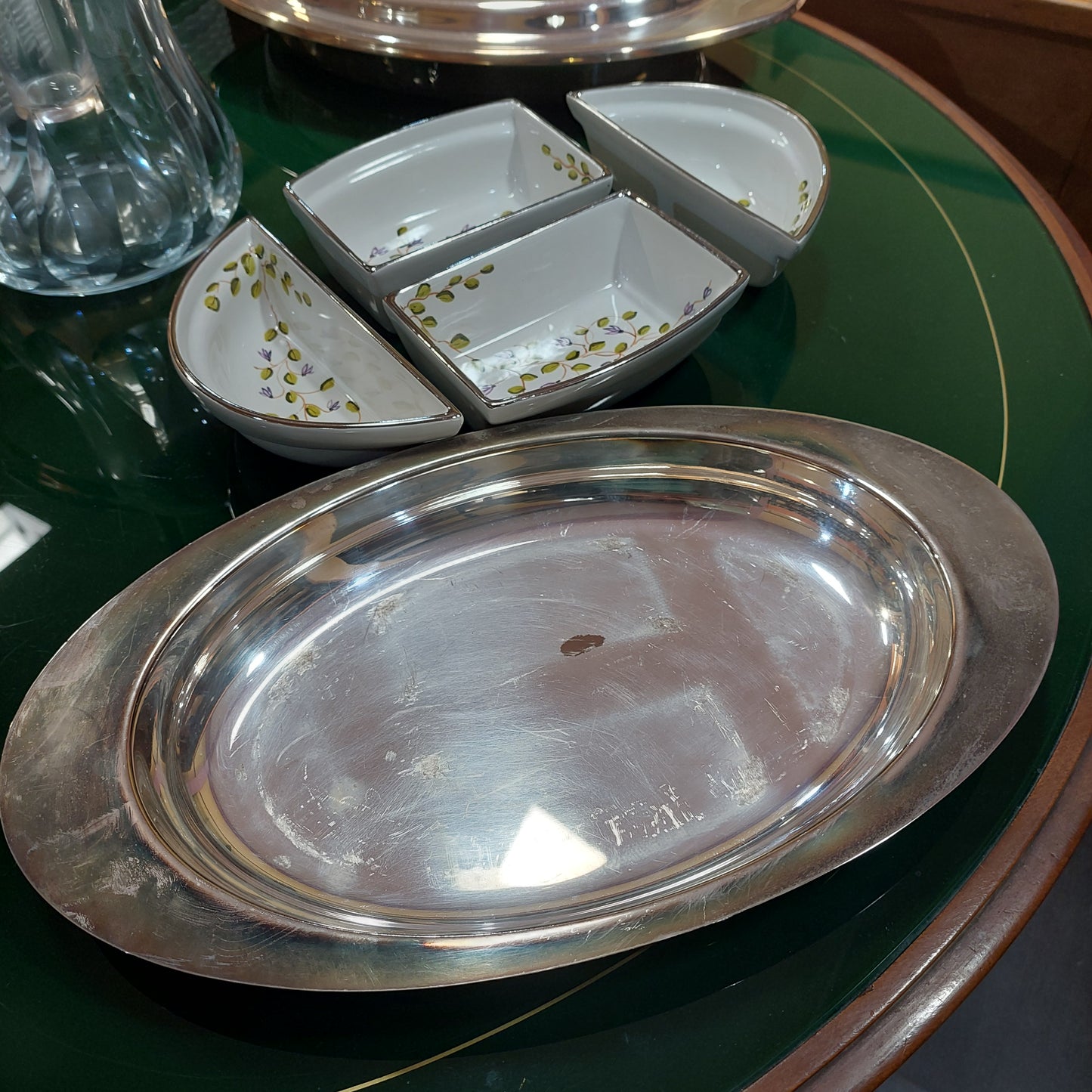 Antipastiera 4 Pz Porcellana Con Vassoio Silverplated
