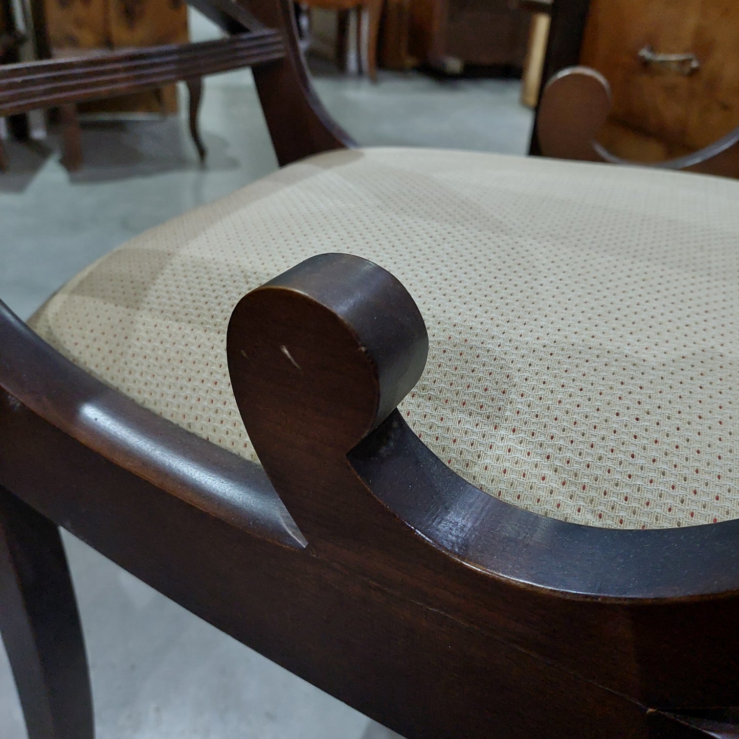 Poltroncina Mogano St.inglese Imb. Beige