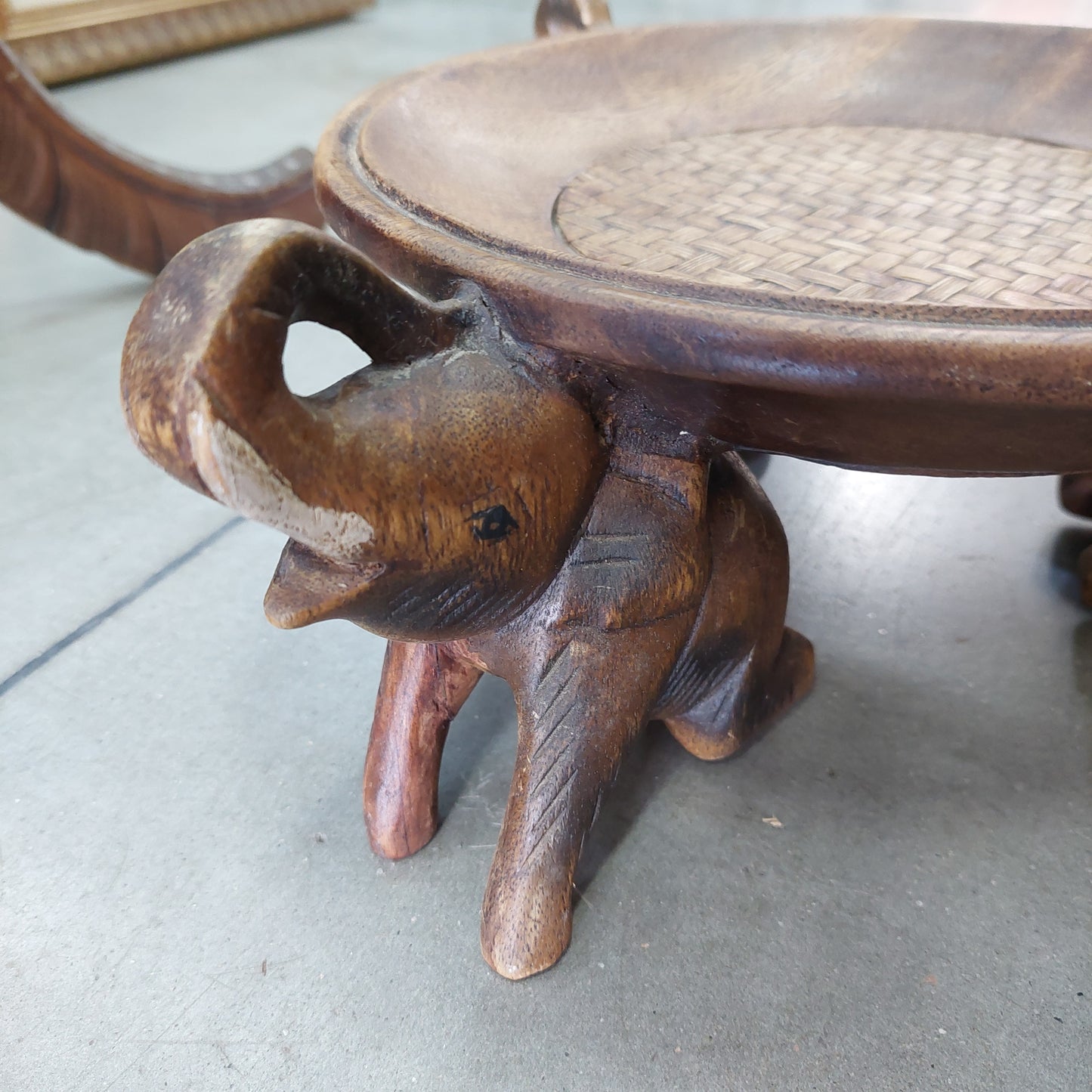 Alzatina Legno Etnica Con Elefanti