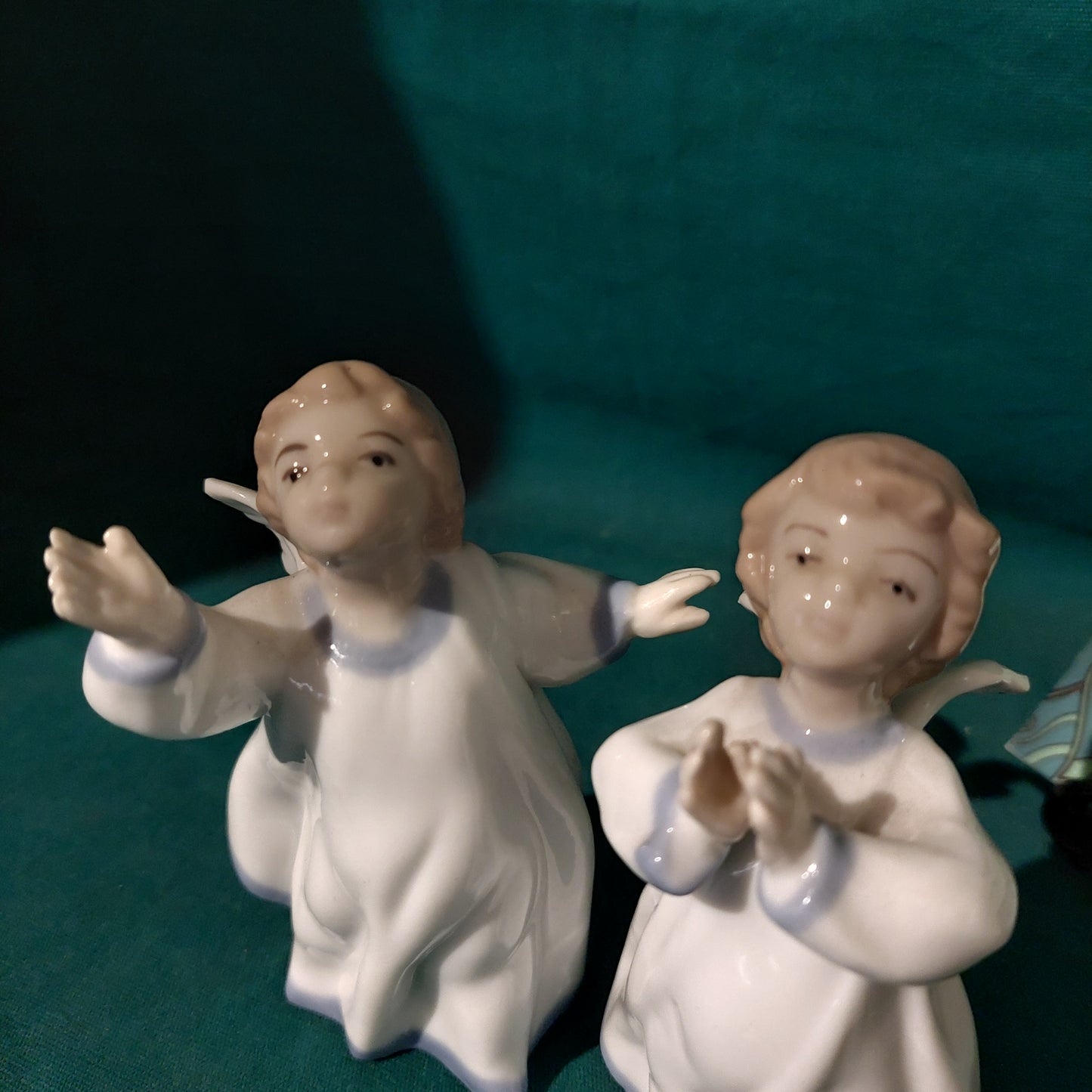 Coppia Statuine Angioletti Porcellana