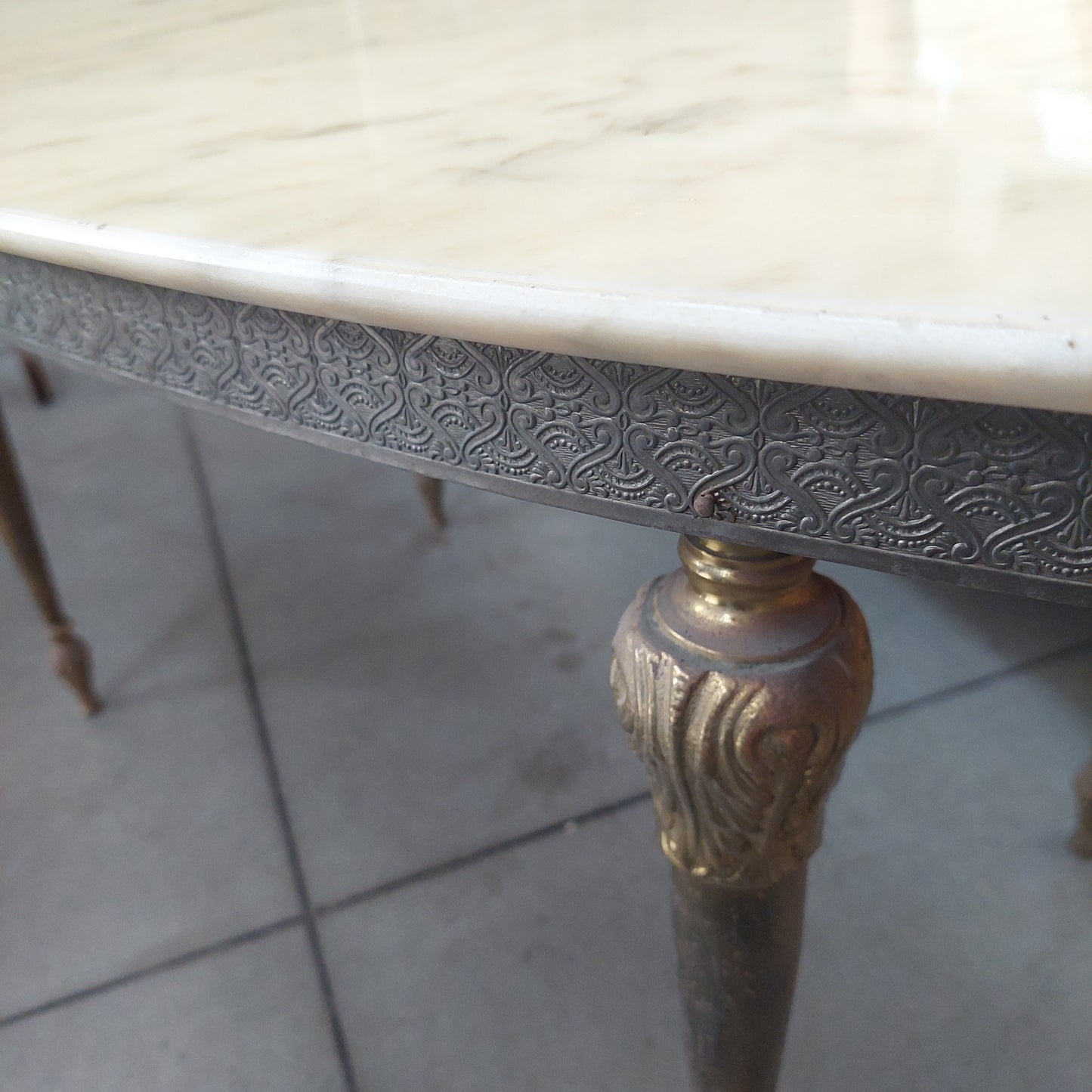 Tavolino Basso Ottone Piano Ovale Marmo
