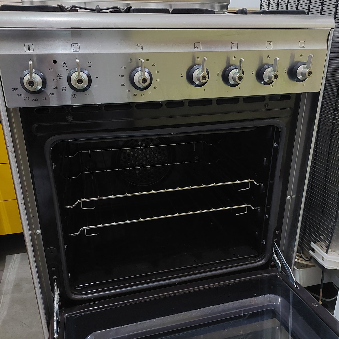 Cucina A Gas 4 Fuochi Con Forno Smeg Cm60x55x90h