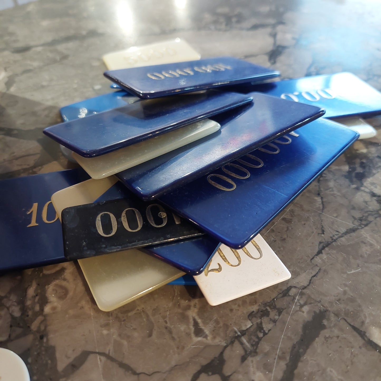Sacchetto In Pelle Con Fiches Da Gioco