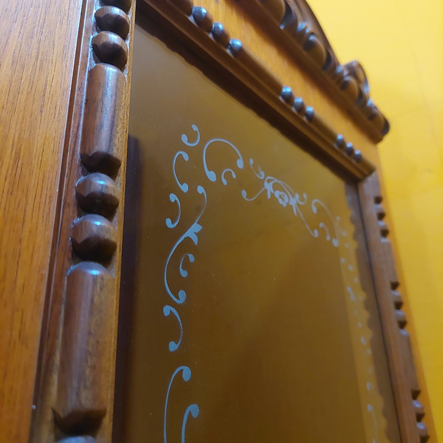 Vetrina Angolare Legno Intagliato Cm90x90x210h