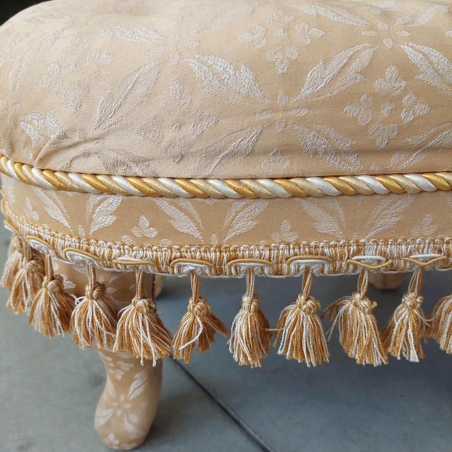 Pouf Poggiapiedi Tessuto Con Frange
