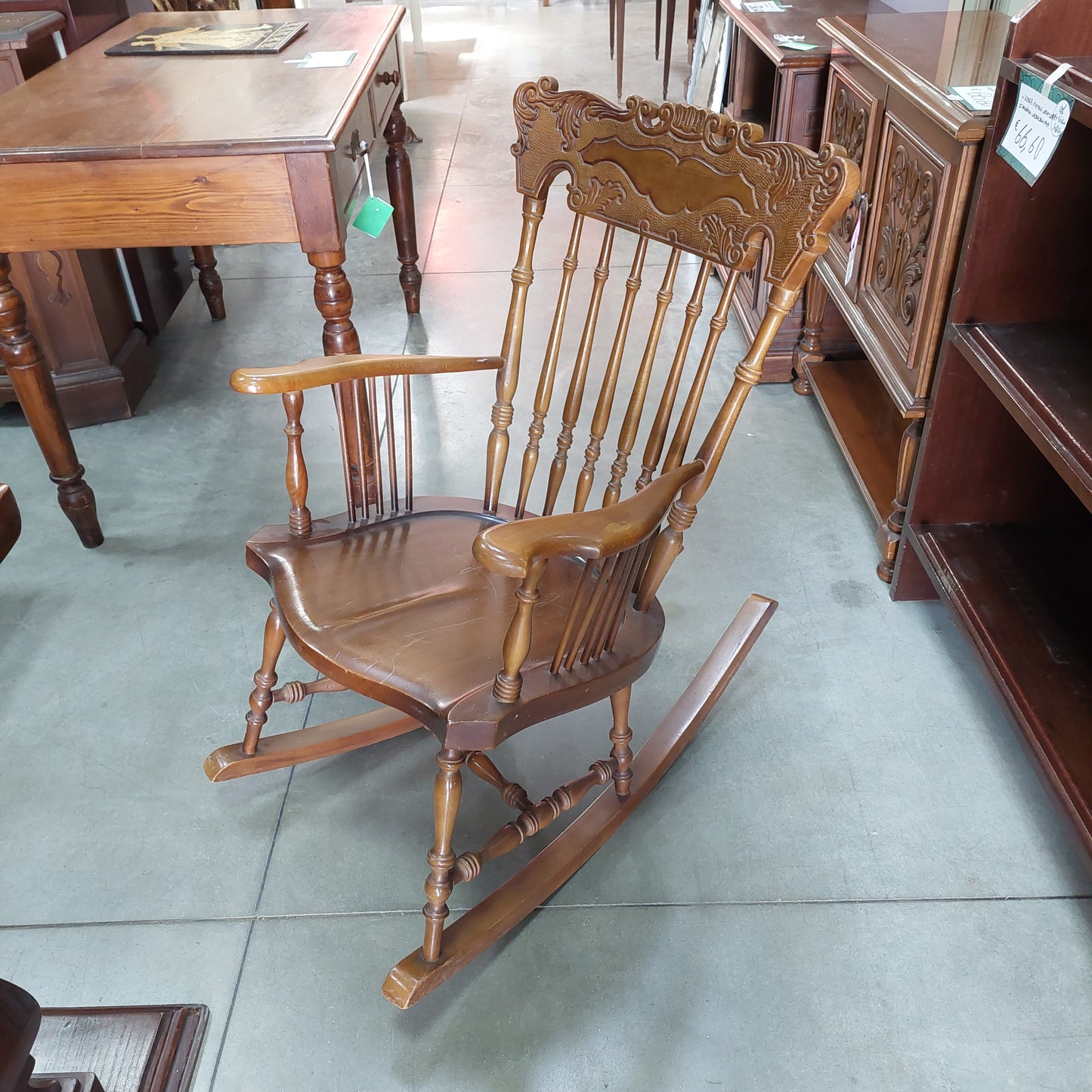 Sedia A Dondolo In Legno