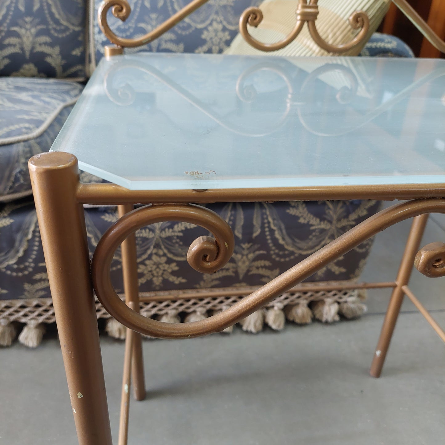 Tavolino Ferro Oro/vetro* Cm50x40x72h