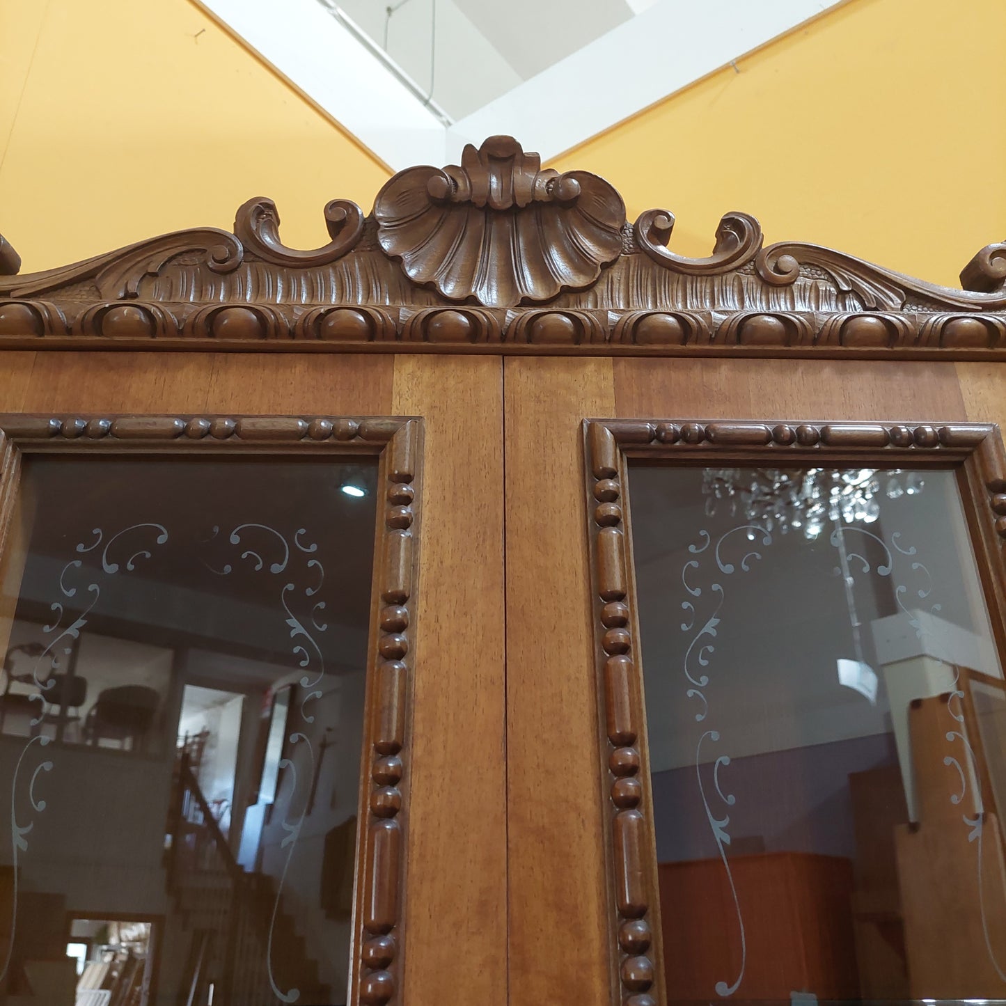 Vetrina Angolare Legno Intagliato Cm90x90x210h