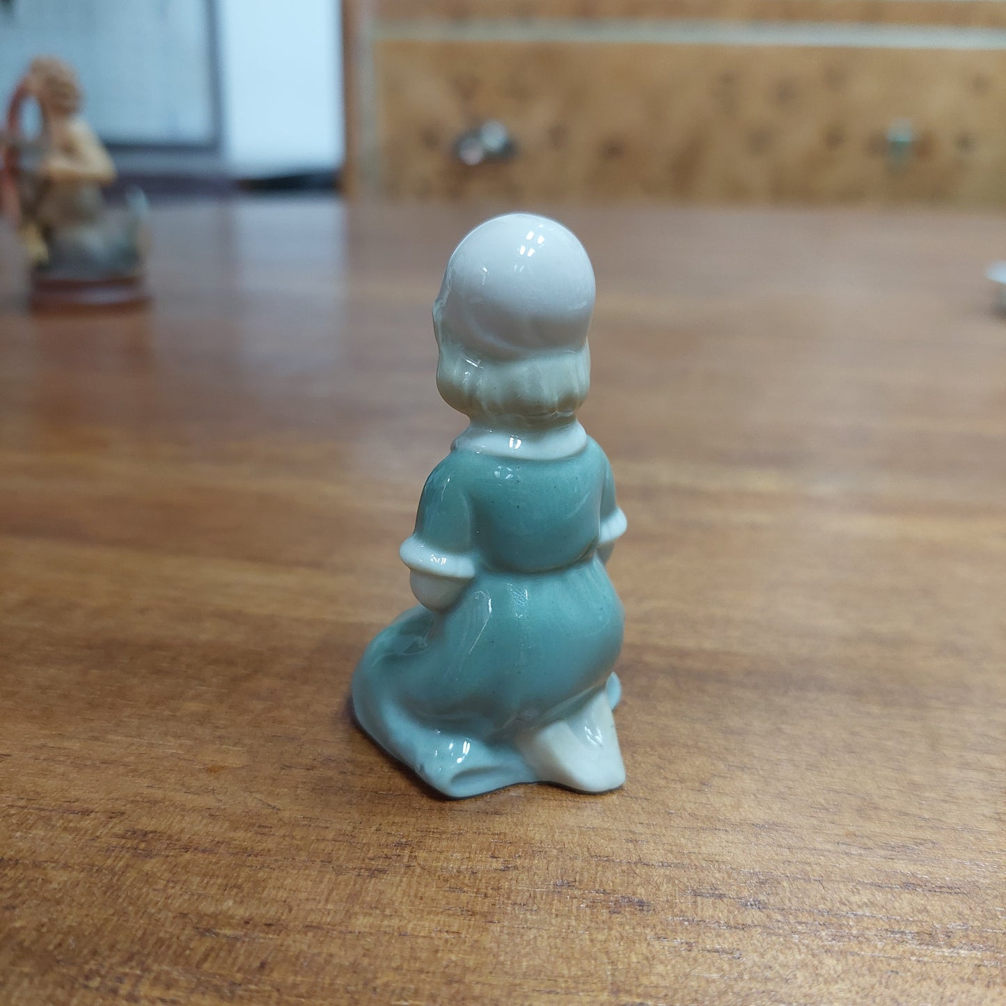 Statuina Antica Bimba Con Fiori Porcellana Capodimonte