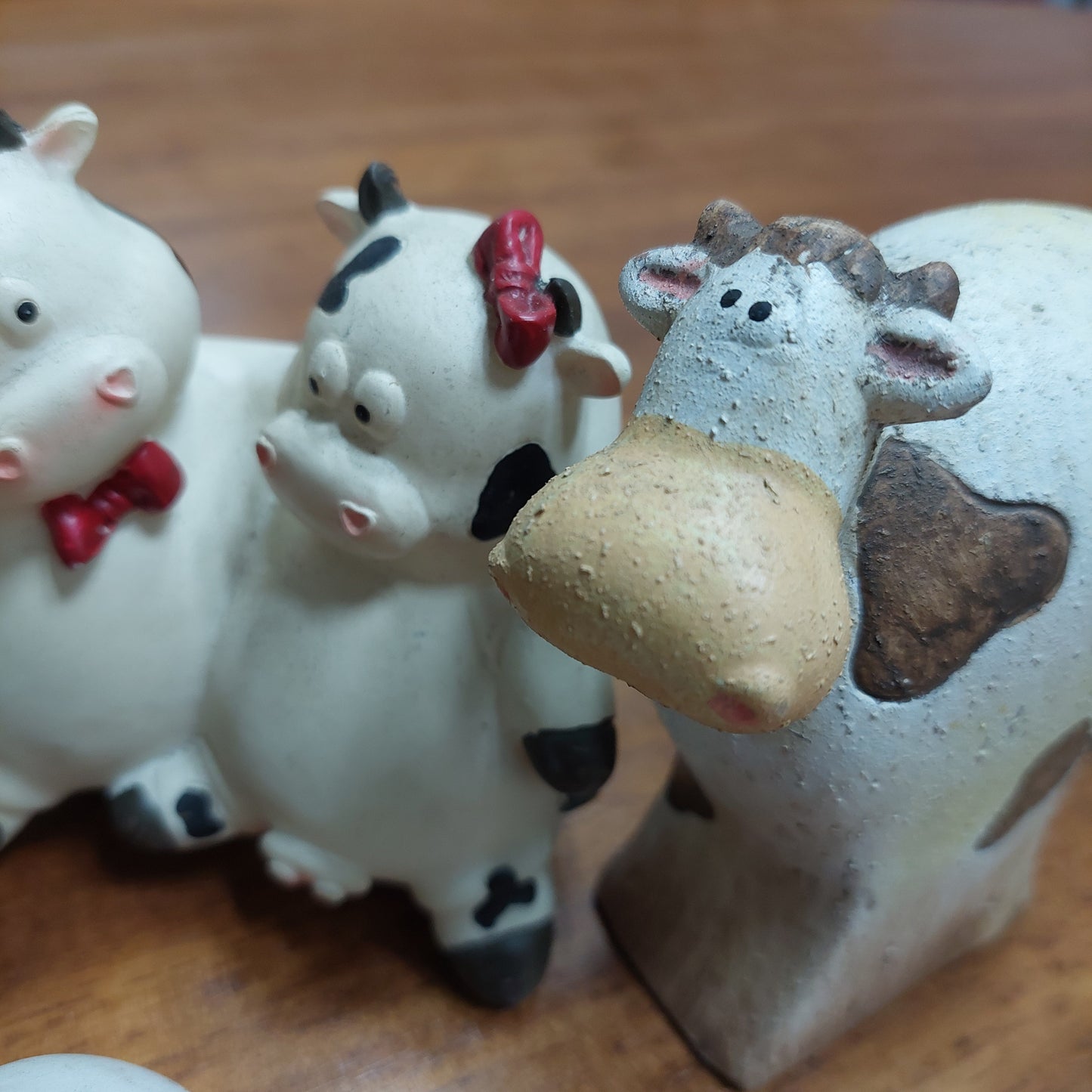 Set/ 3 Statuine Assortite Mucche