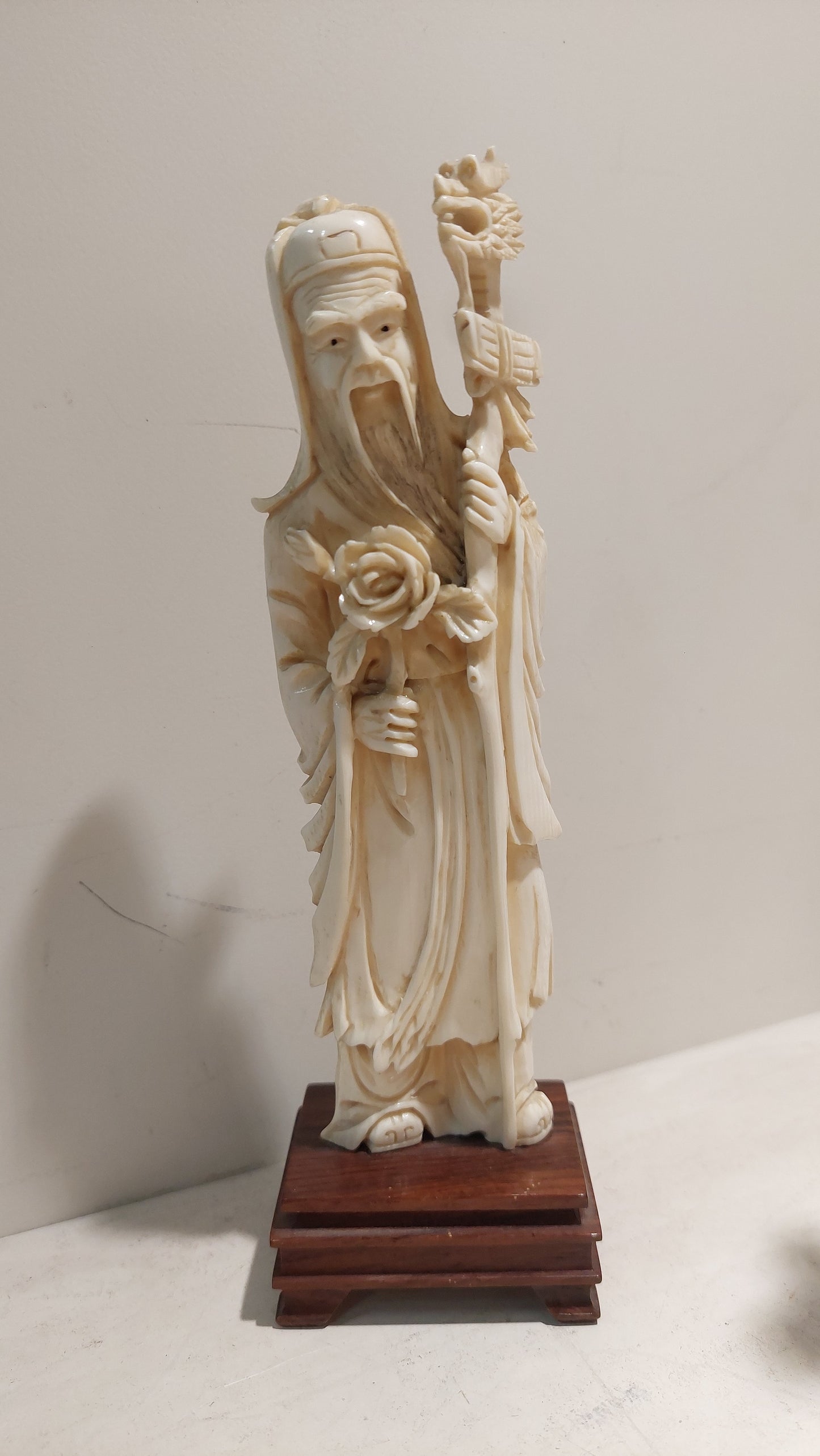 Coppia Statuine Saggi Cinesi In Osso Con Base Legno