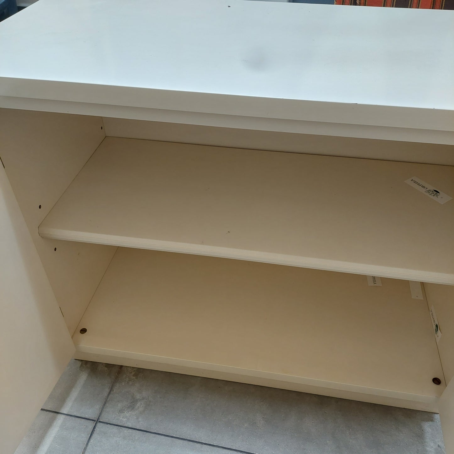 Credenzina Bianca In Legno 2 Ante Cm 106x47x84h