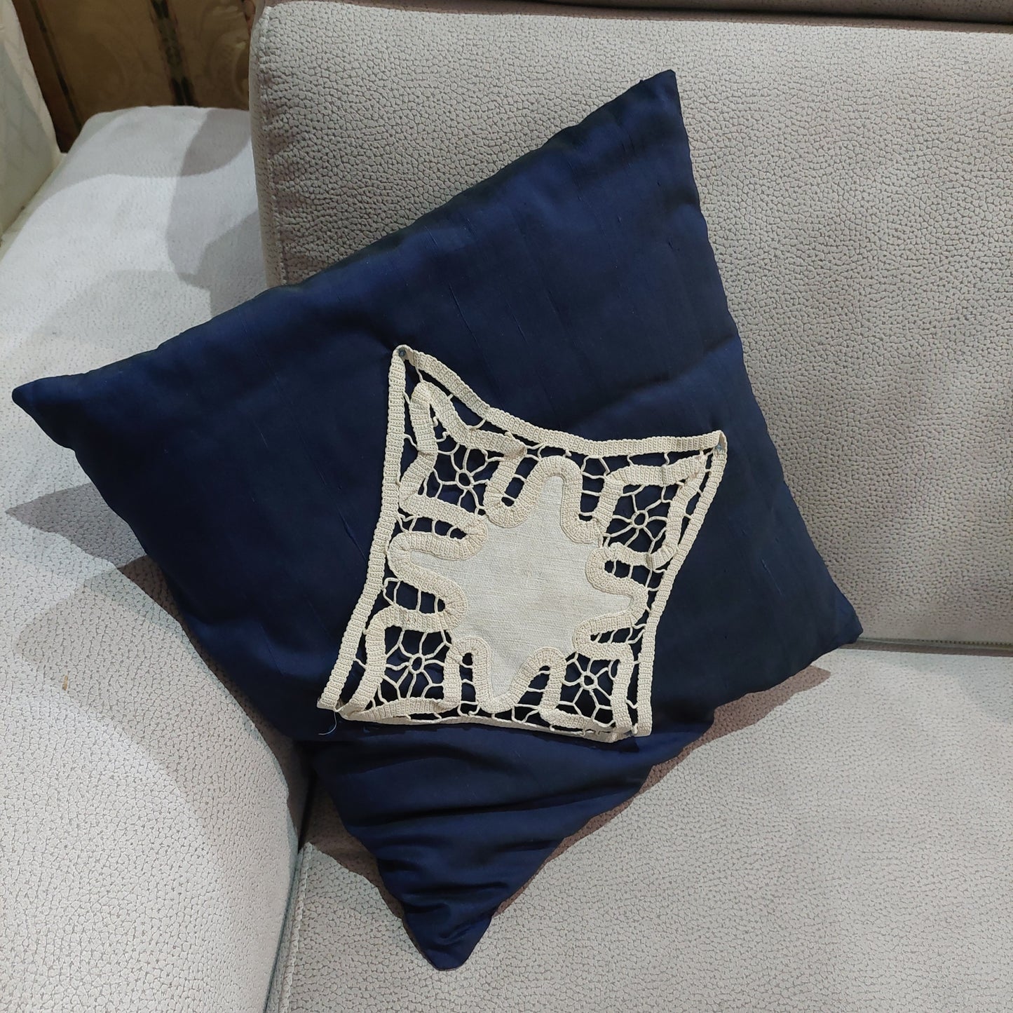 Cuscino Blu Con Centrino Uncinetto