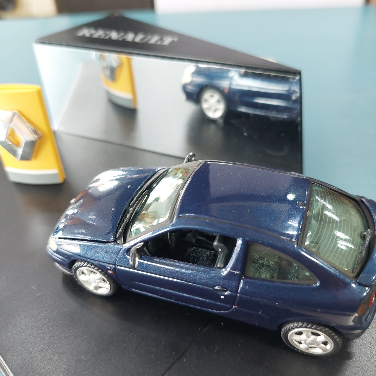 Macchinina Renault Megane Coupè 16v Scala 1/43