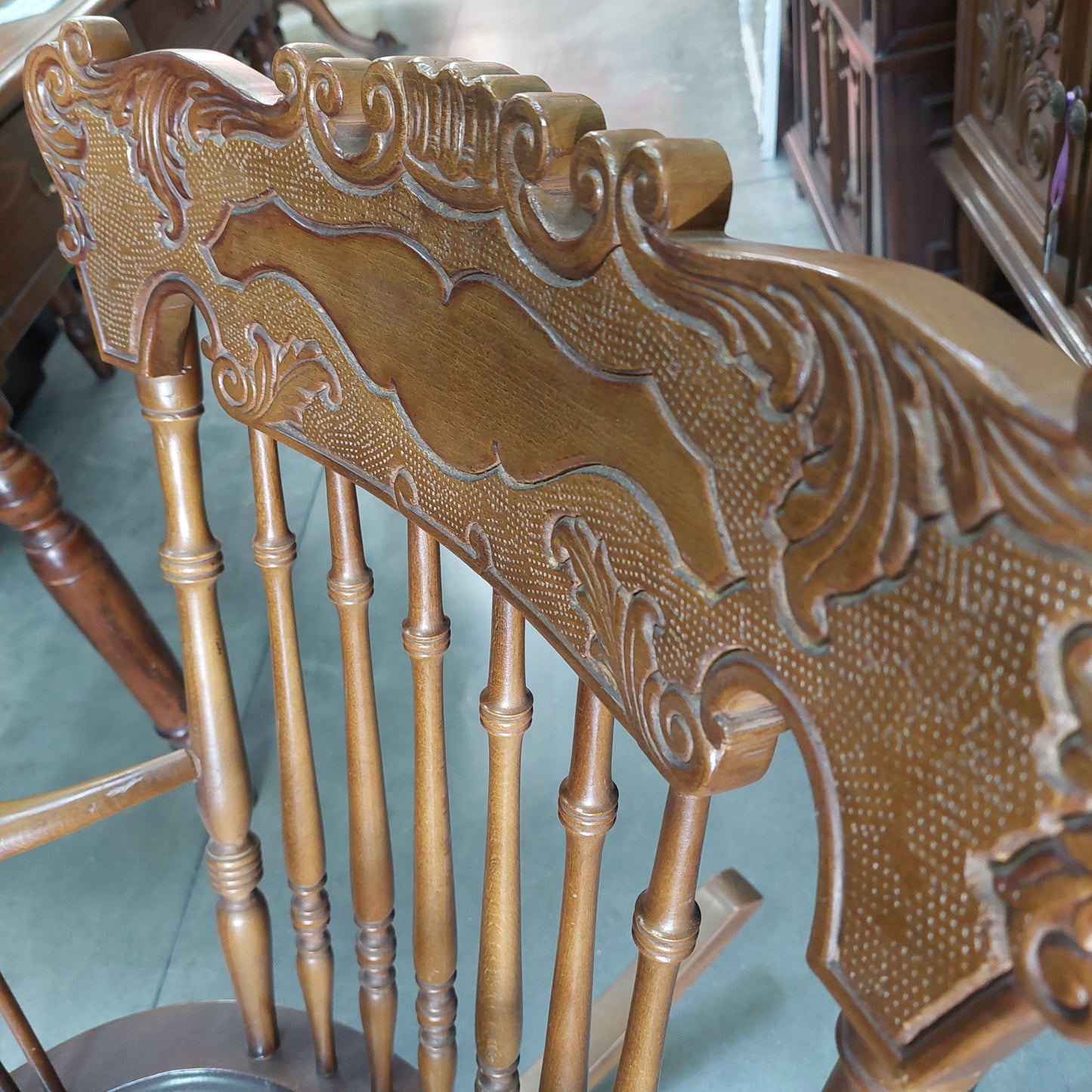 Sedia A Dondolo In Legno