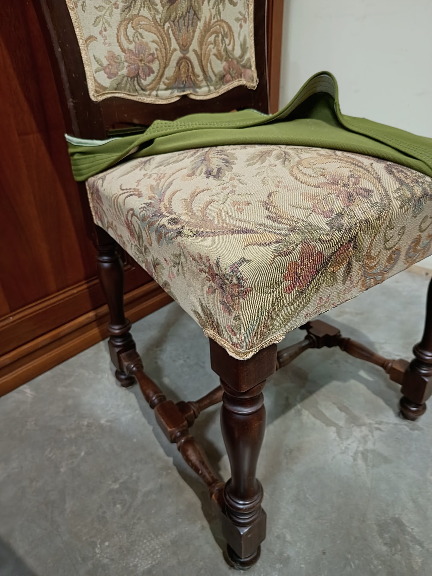 Coppia Sedie * Legno Imb. Fiori In Stile