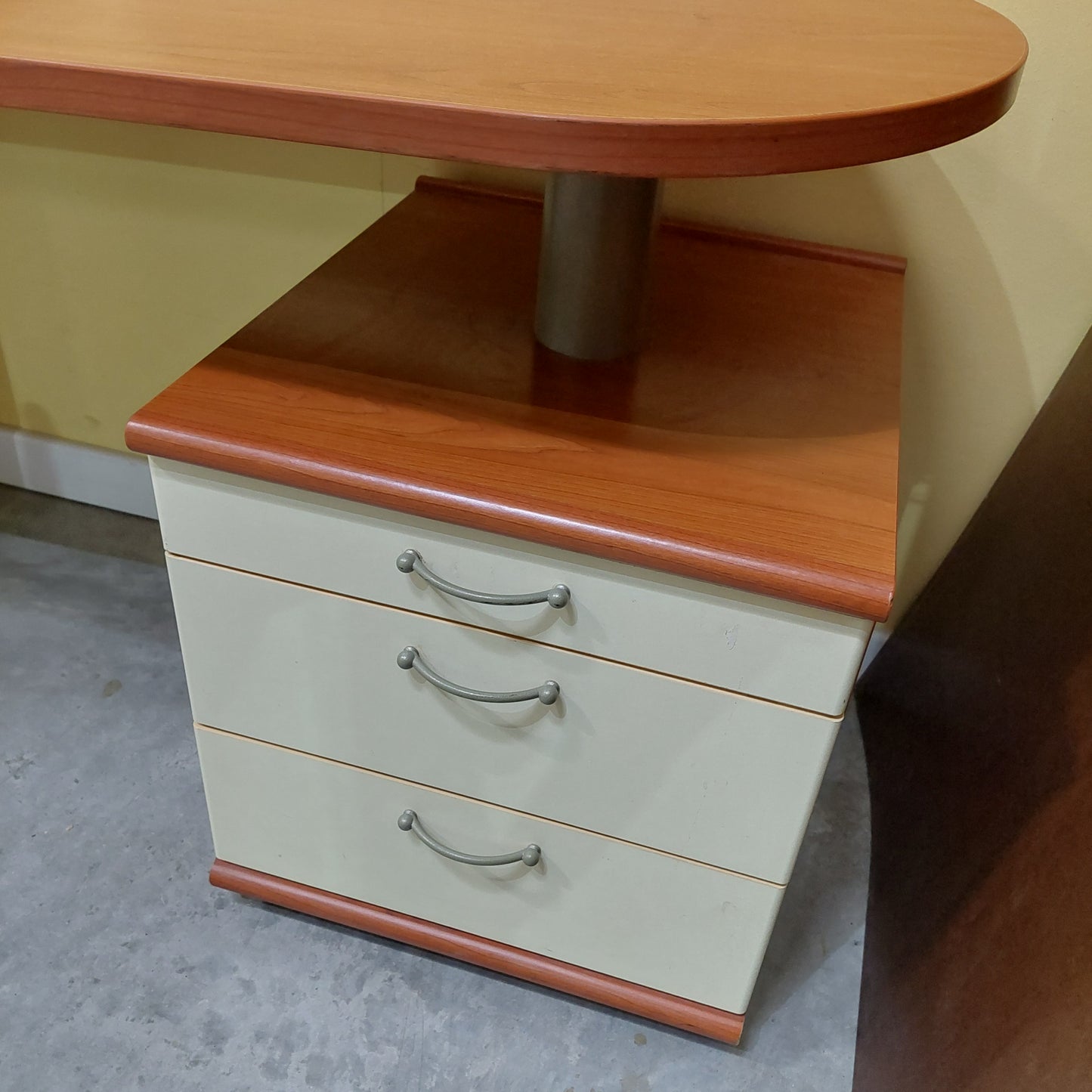 Scrivania Doppia Con Cassettiera 3/c 131x47x68