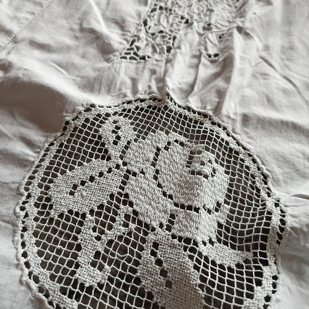 Lenzuolo Matrimoniale Intaglio E Filet Cm240x265