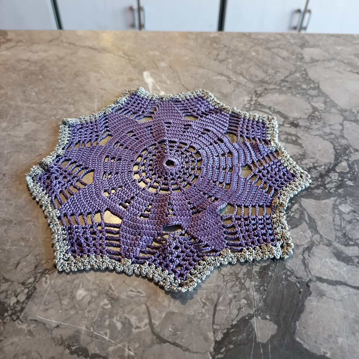 Centrino Stella Viola/grigio D.22 Cm
