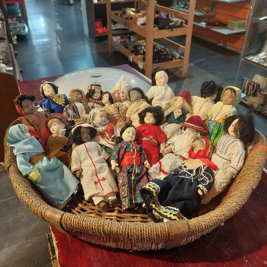 Collezione 20 Bamboline In Porcellana "paesi Del Mondo"
