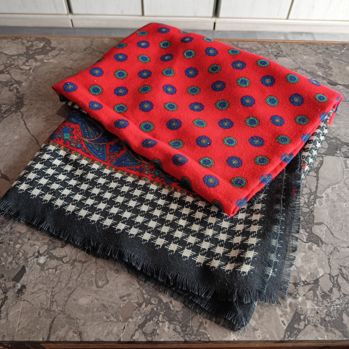 Foulard Pied Poulle Cm120x120