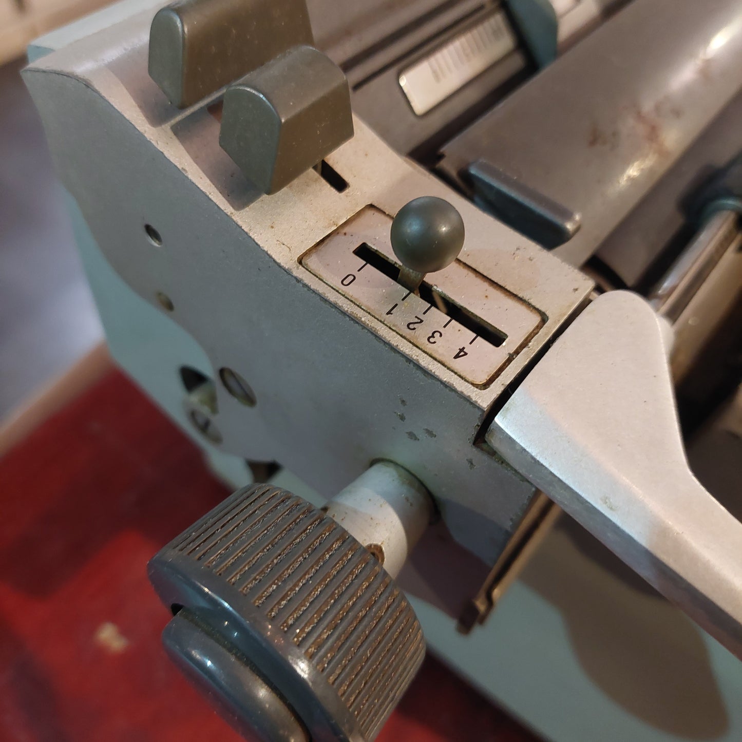 Macchina Da Scrivere Olivetti 82